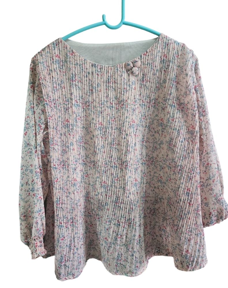 Nice Summer Top With Floral Design