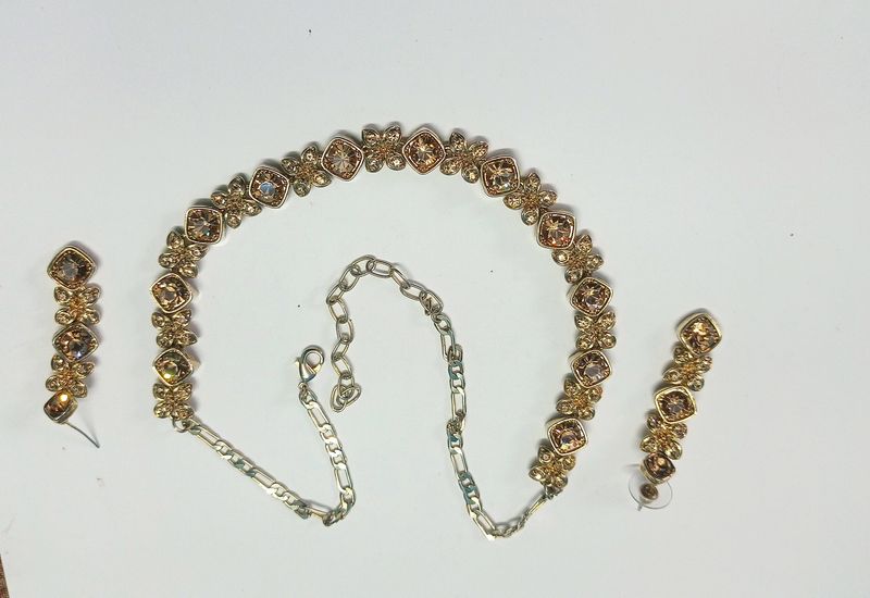 golden colour beautiful pearl