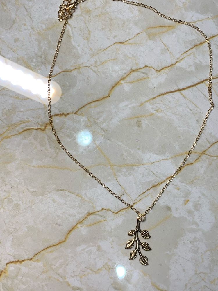 Gold Leaf Pendant Necklace