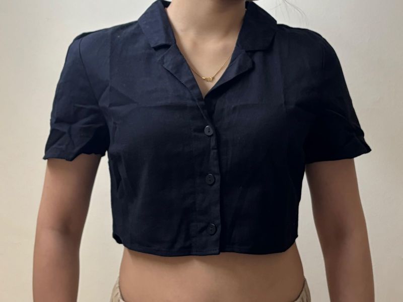 H&amp;M black crop shirt
