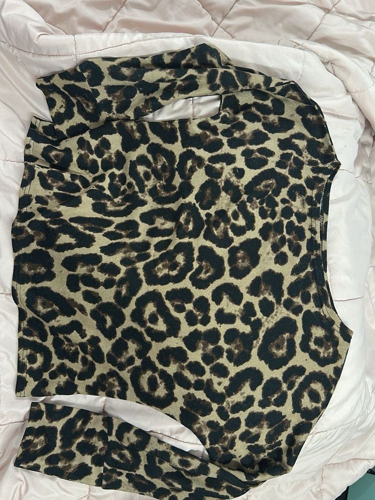 Animal print top! 🐯