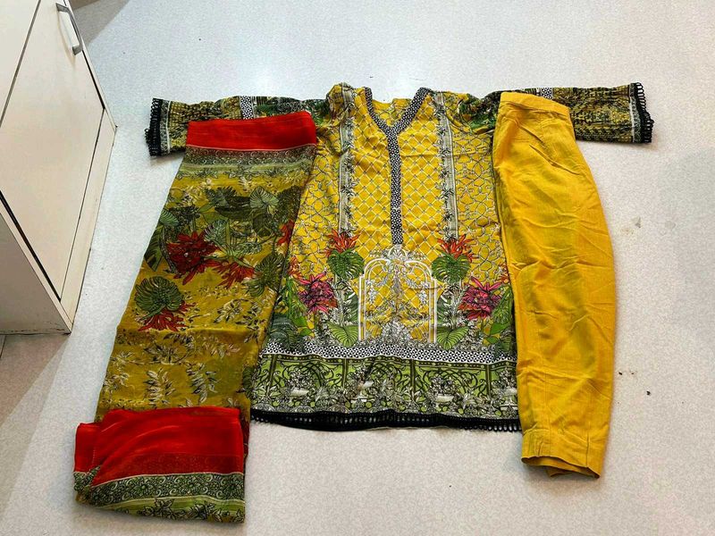 Stitched 3 Piece Pakistani Suit