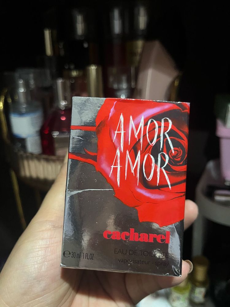 cacharel amor a m o r