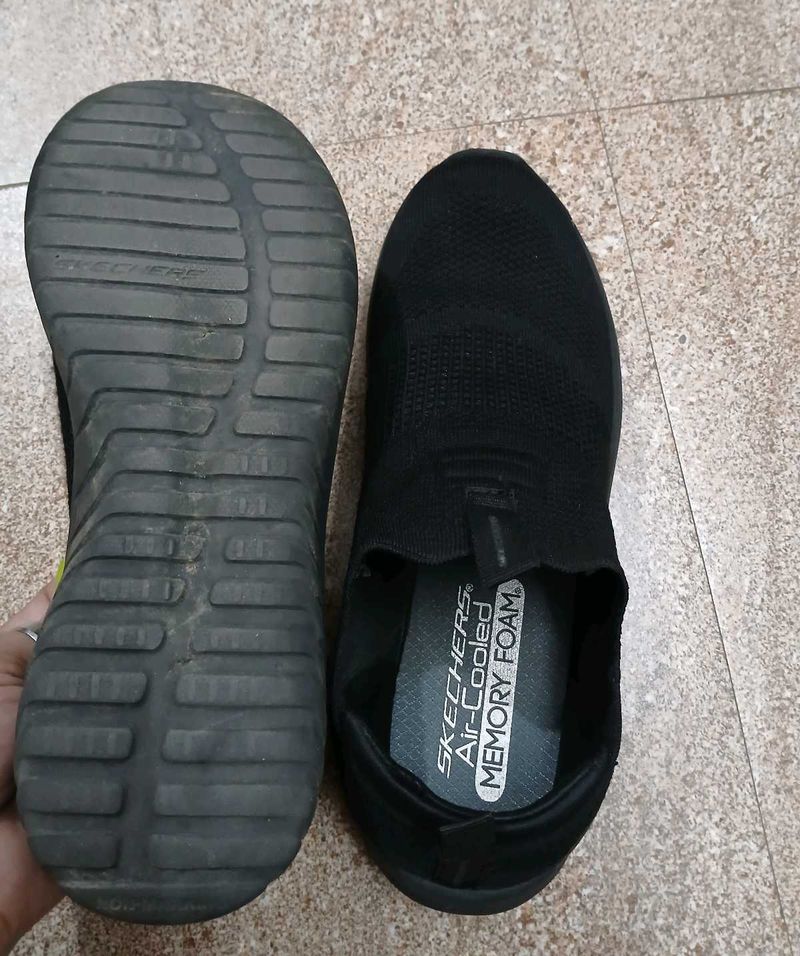 Very Light Weight Comfy Skechers Shoe(Unisex)
