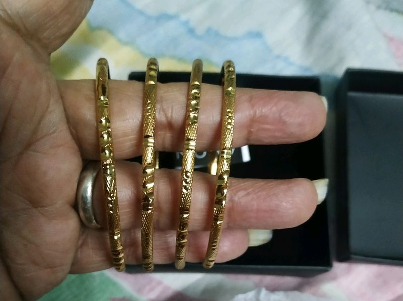AVON 4 BANGLES SET