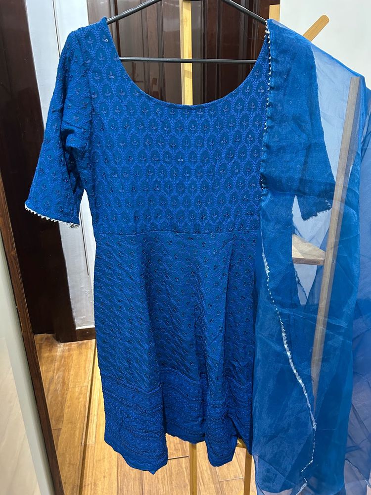 Thread And Sequins Work Suit Set