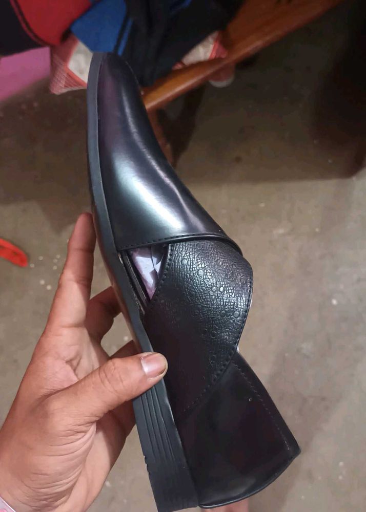 Black Leather Peshawari Chappal