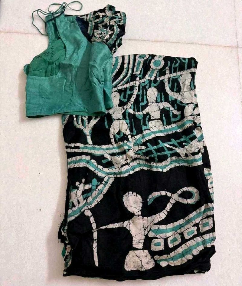 Black &amp; Green Abstract Print Saree with Blouse