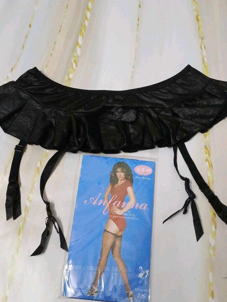 (1022)Black Ruffle Suspender Belt