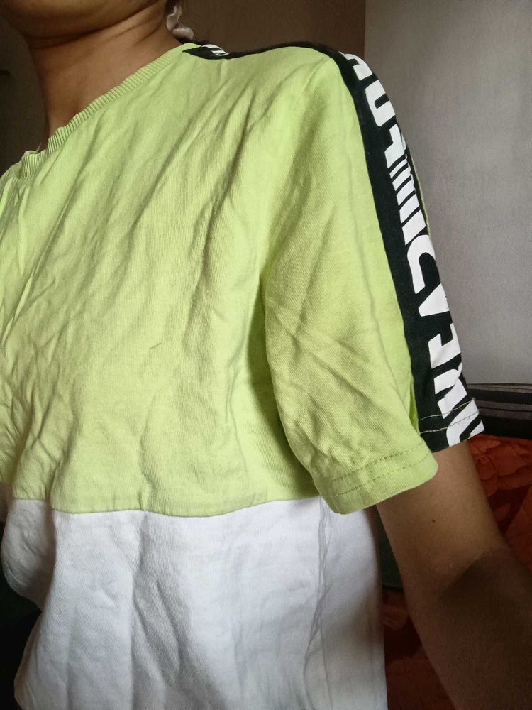 Trendy Cropped Tee
