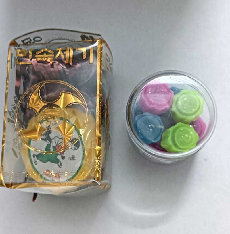 Korean Traditional Game Jaegi &amp; Gonggi