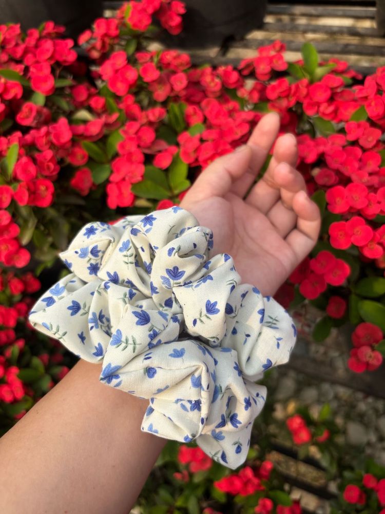 🪞🎀🌷🌸Pinterest Floral  Scrunchie 👙🎀