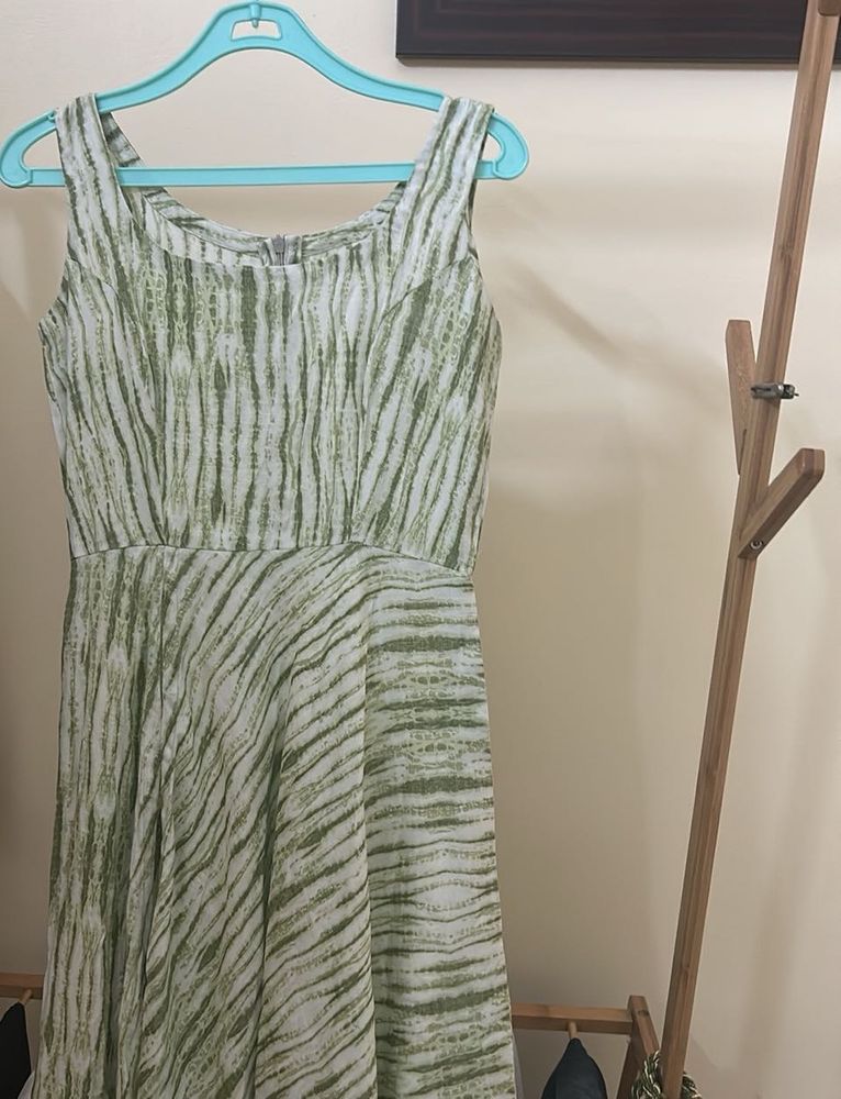 Green &amp; White A-Line Dress With Front Slit