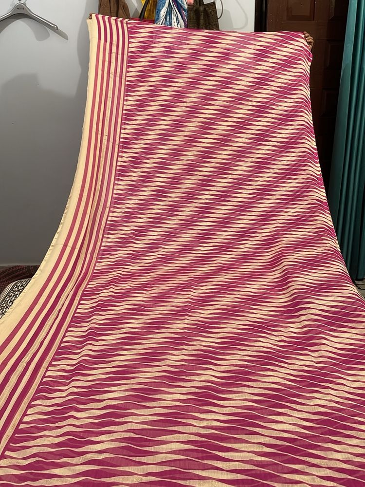 Printed Saree With Golden Thred
