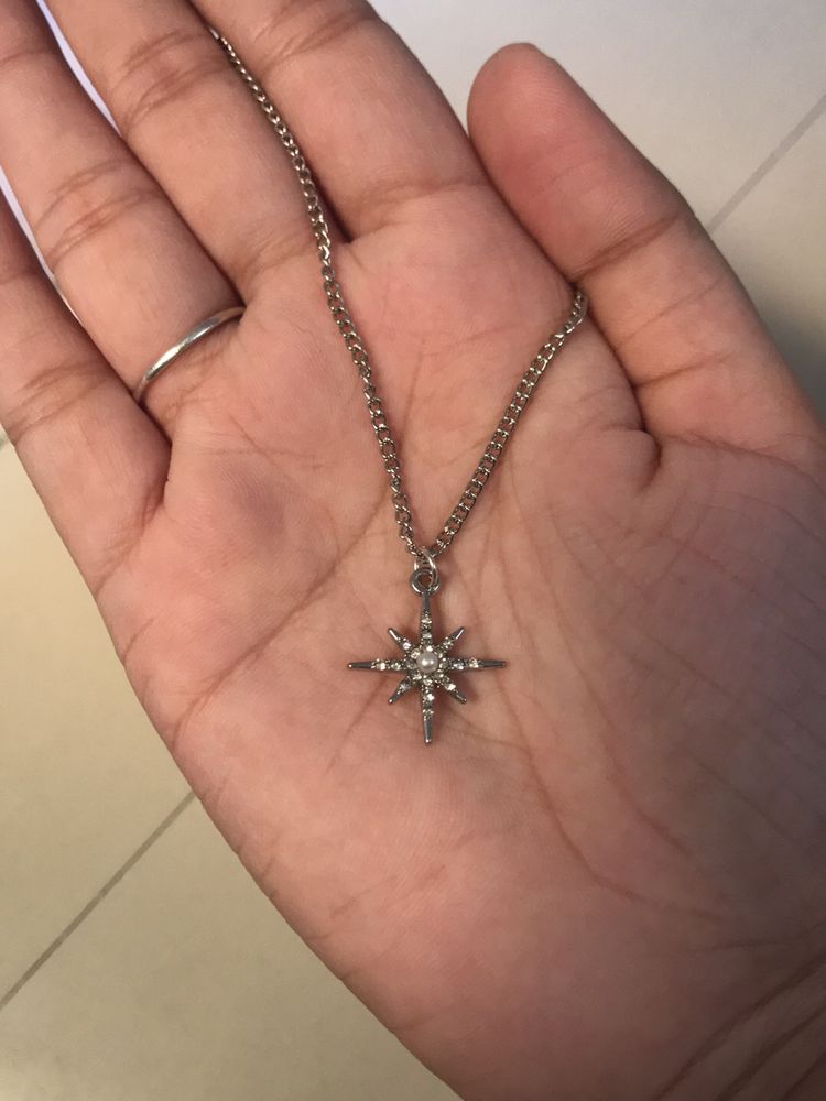 Elite Graceful Women Necklaces &amp; Chains