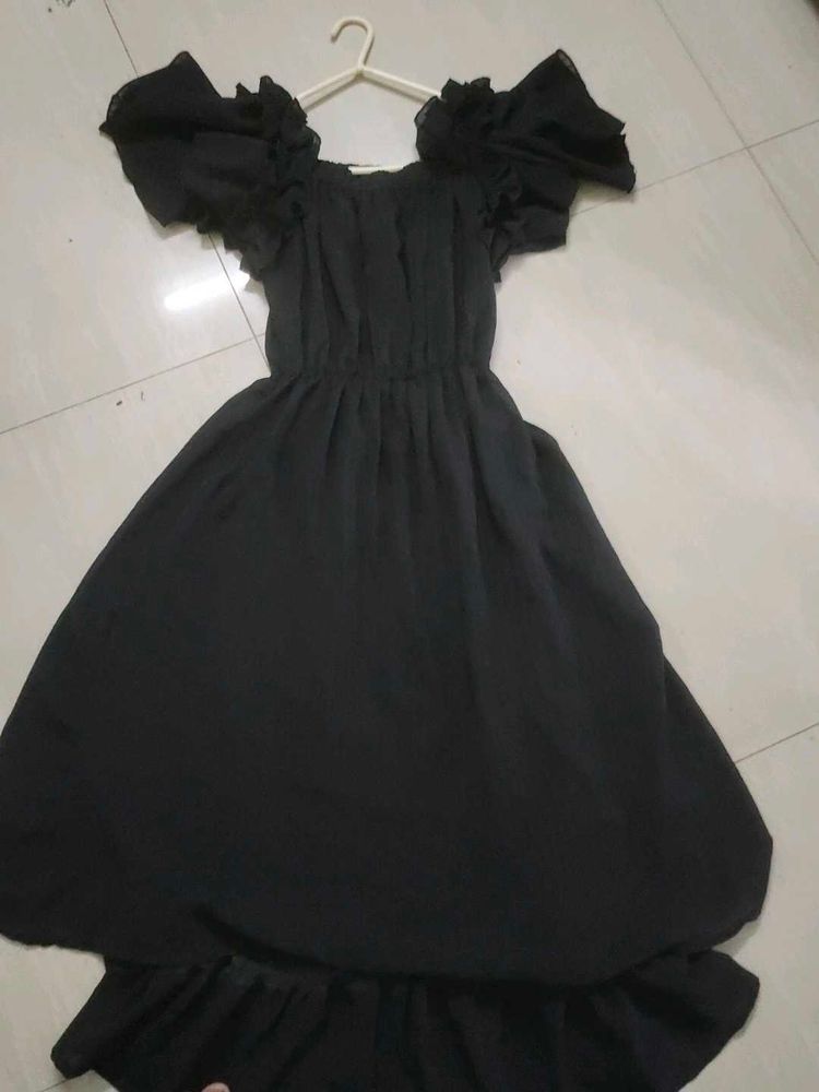 Chic Black Off-Shoulder Dress