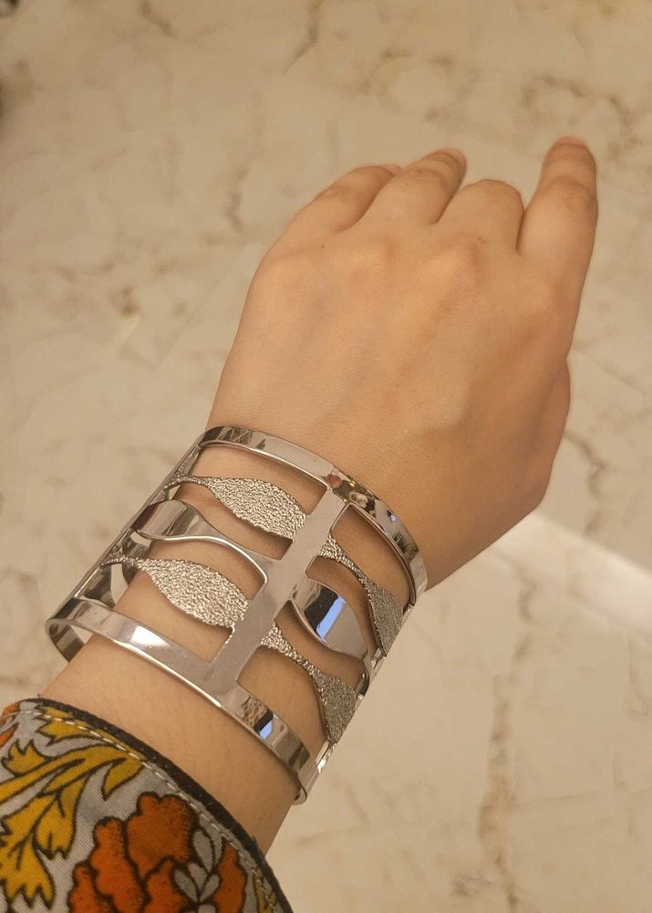 Silver Colored Hand Cuff