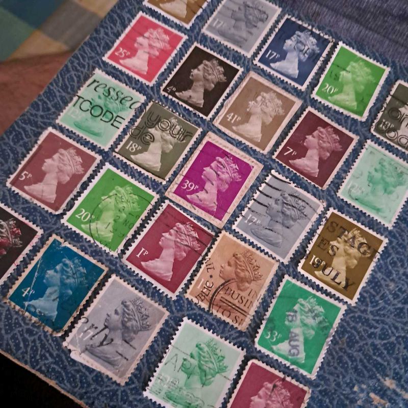 25 Great Britain Queen Stamps