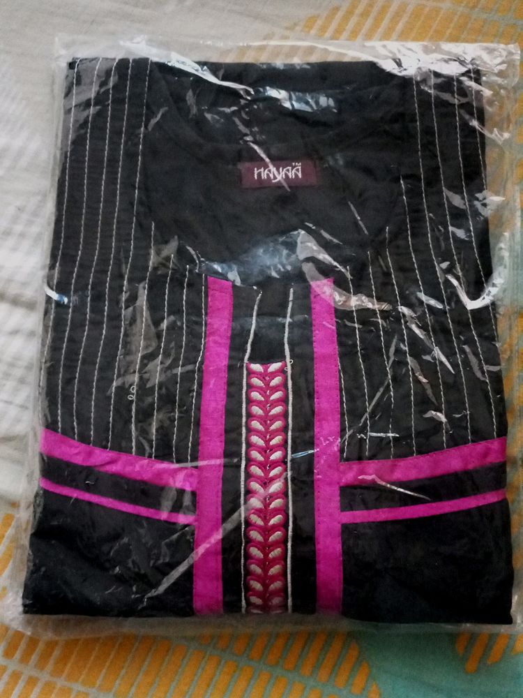 HAYAA Black Sleeveless Kurti