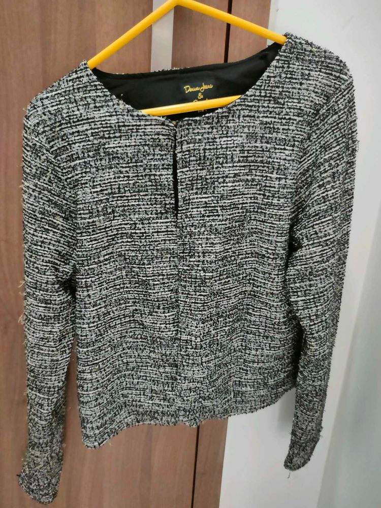 Chic Tweed Jacket 🧥