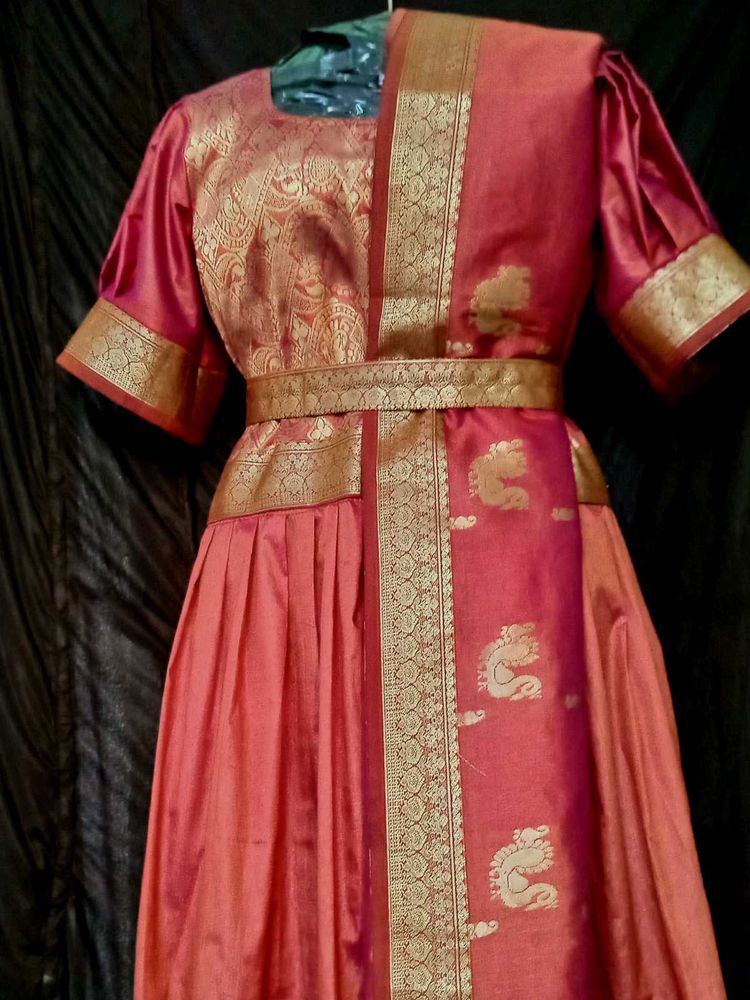 Banarasi Traditional Gown With Belt And Shall