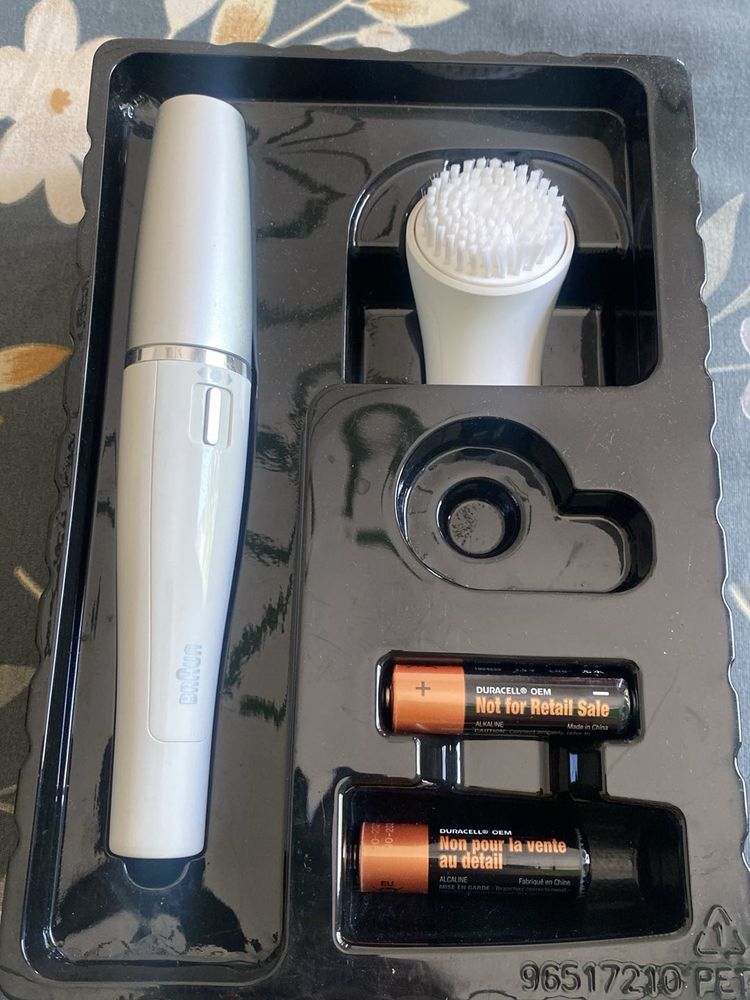 Facial Cleansing Brush
