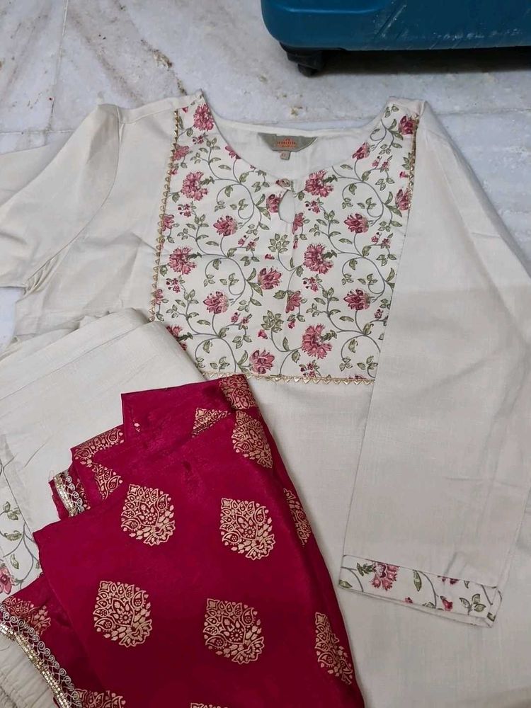 Elegant Floral Print Kurta Set