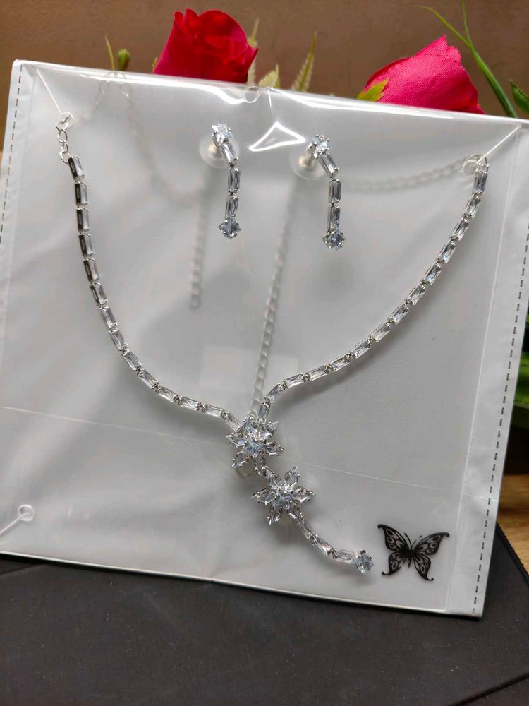 Sparkling Necklace &amp; Earring Set
