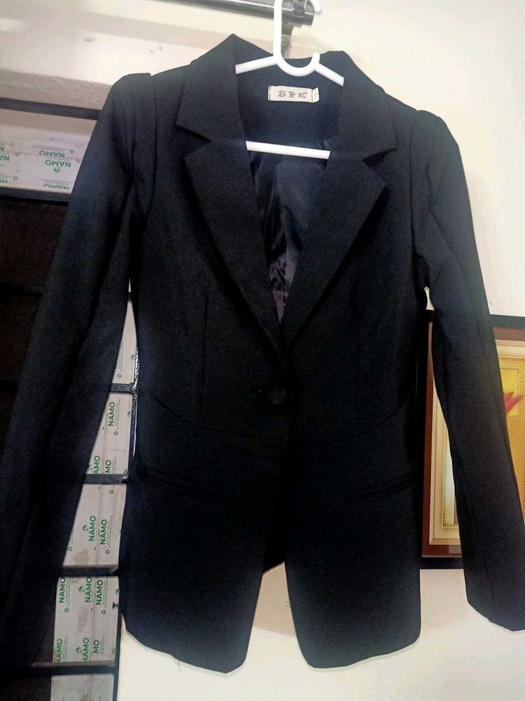Women&#39;s Tailored Black Blazer