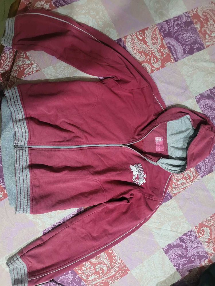 Sweetshirt With Cap