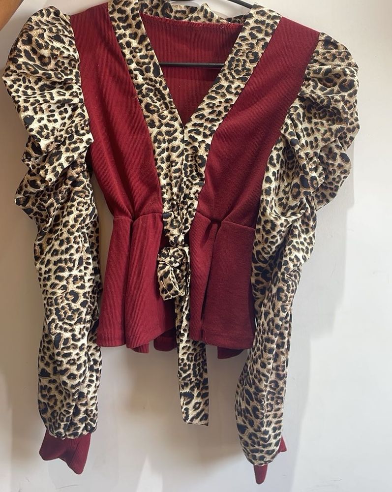 Leopard Print Puff Sleeve Top