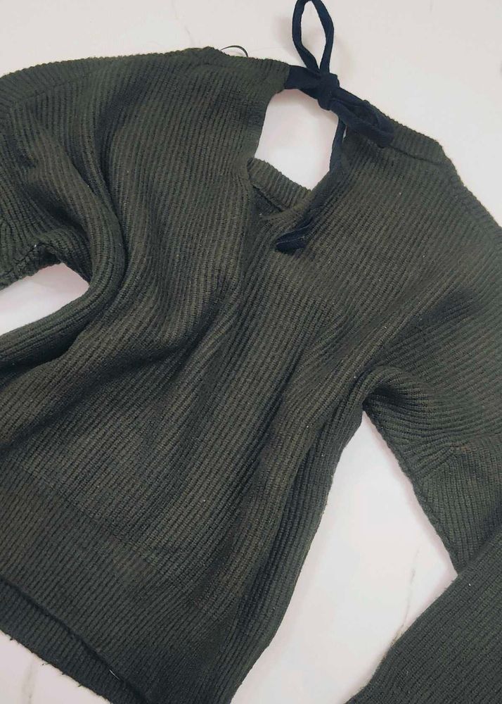 Pullover With Beautiful Knot