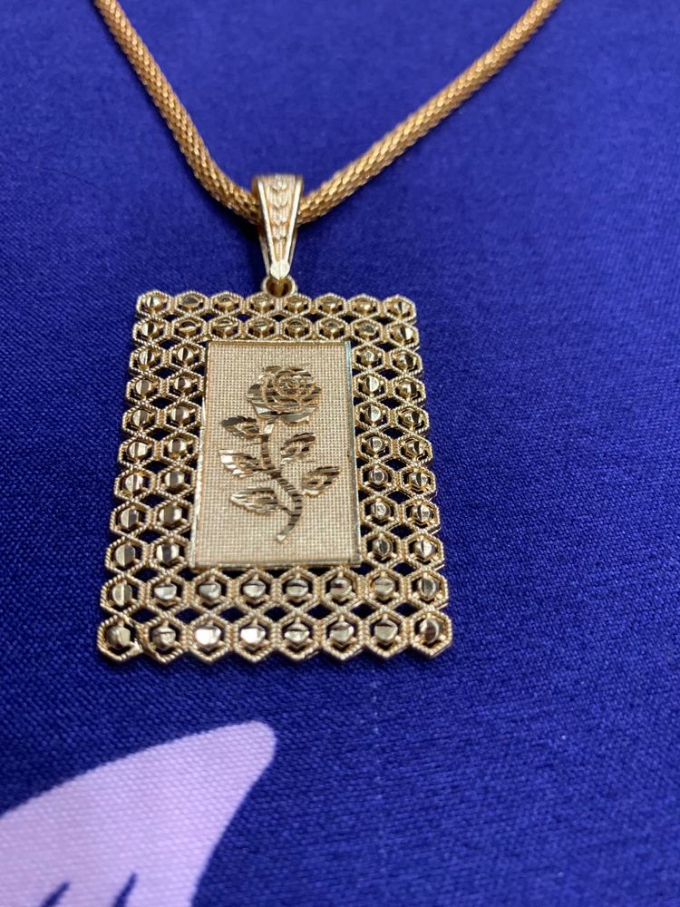 Rose Pendant Necklace