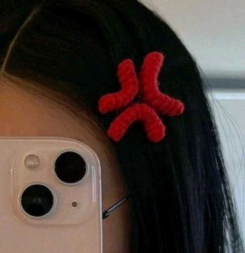 angry hair clip 💢