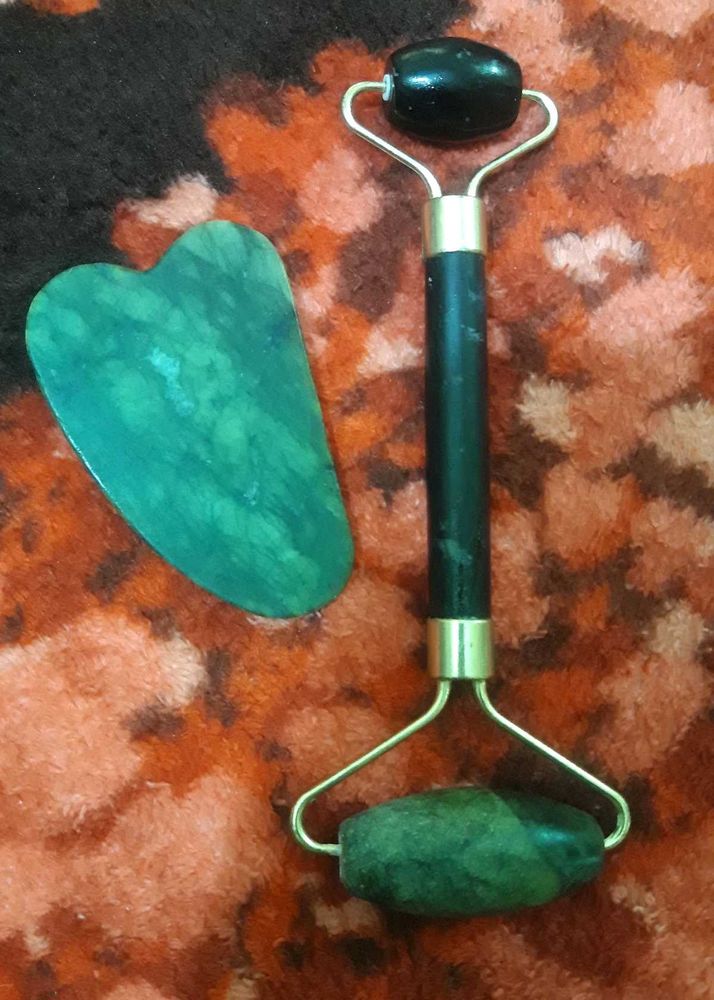 Jade Roller &amp; Gua Sha Set