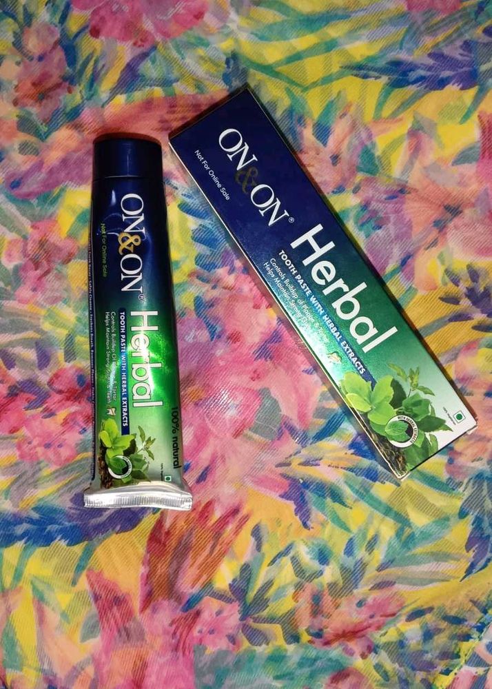 Herbal Toothpaste With Harbal Extracts
