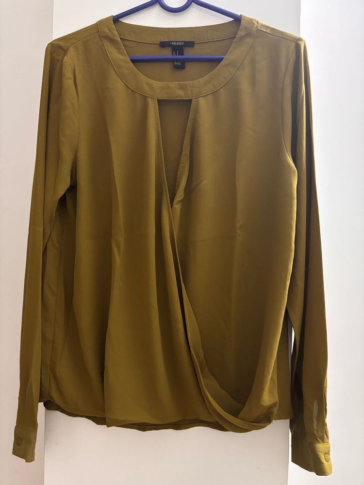 Forever 21 Front Slit Top - Size M