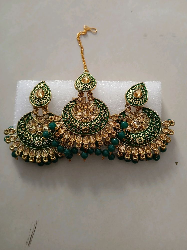 Earrings With Mag Tikka