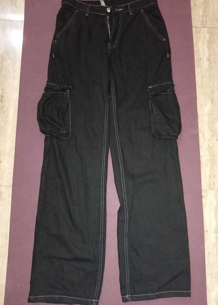 Black cargo jeans (NEWME)