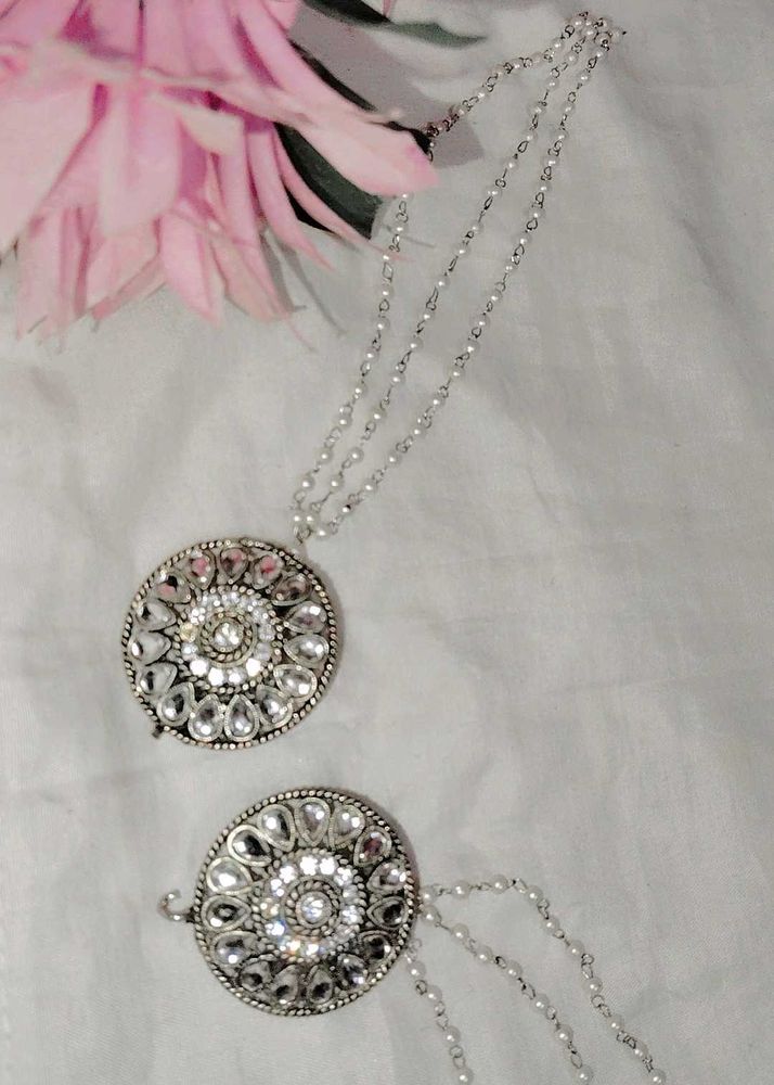 Silver Tone Earrings with pearl sahara