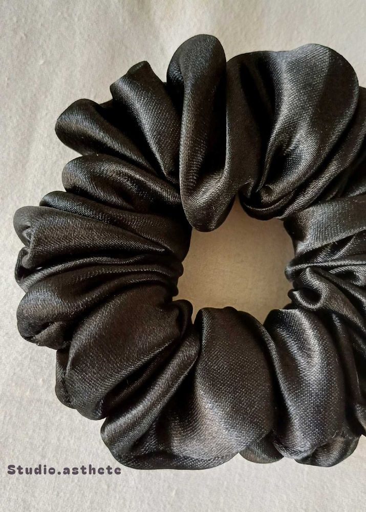 Satin Black Scrunchies🌸