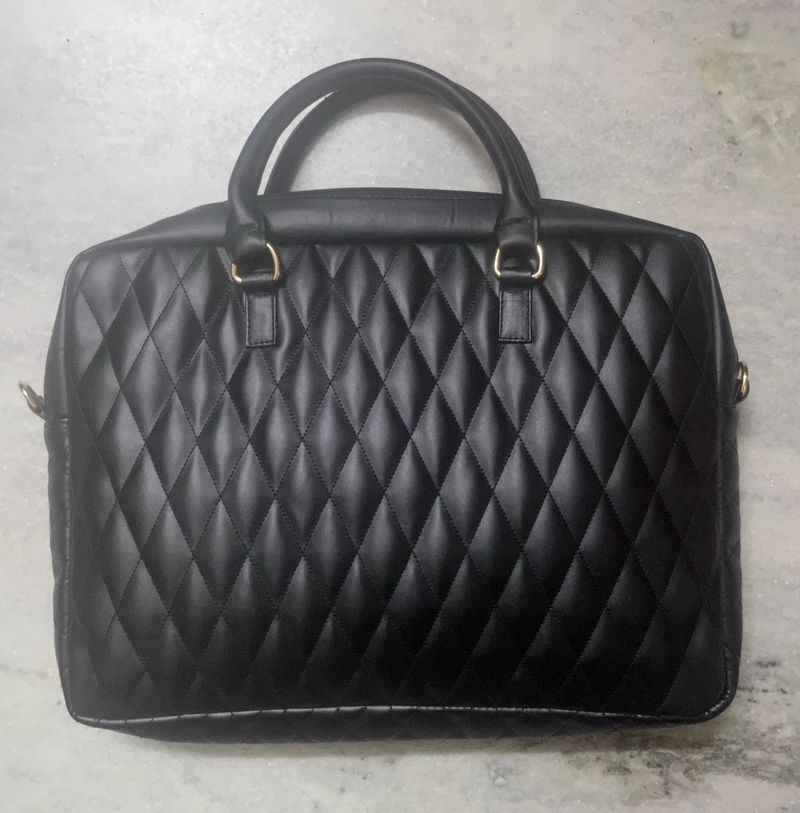 black shoulder bag / laptop