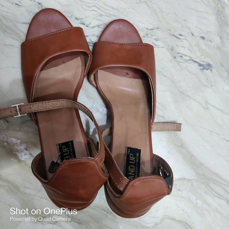 Sale of 2  ✌️hurry up✌️ Double Dhamaka👉pack of Brown block heels and white sports shoes...❌ No Coins❌ only cash