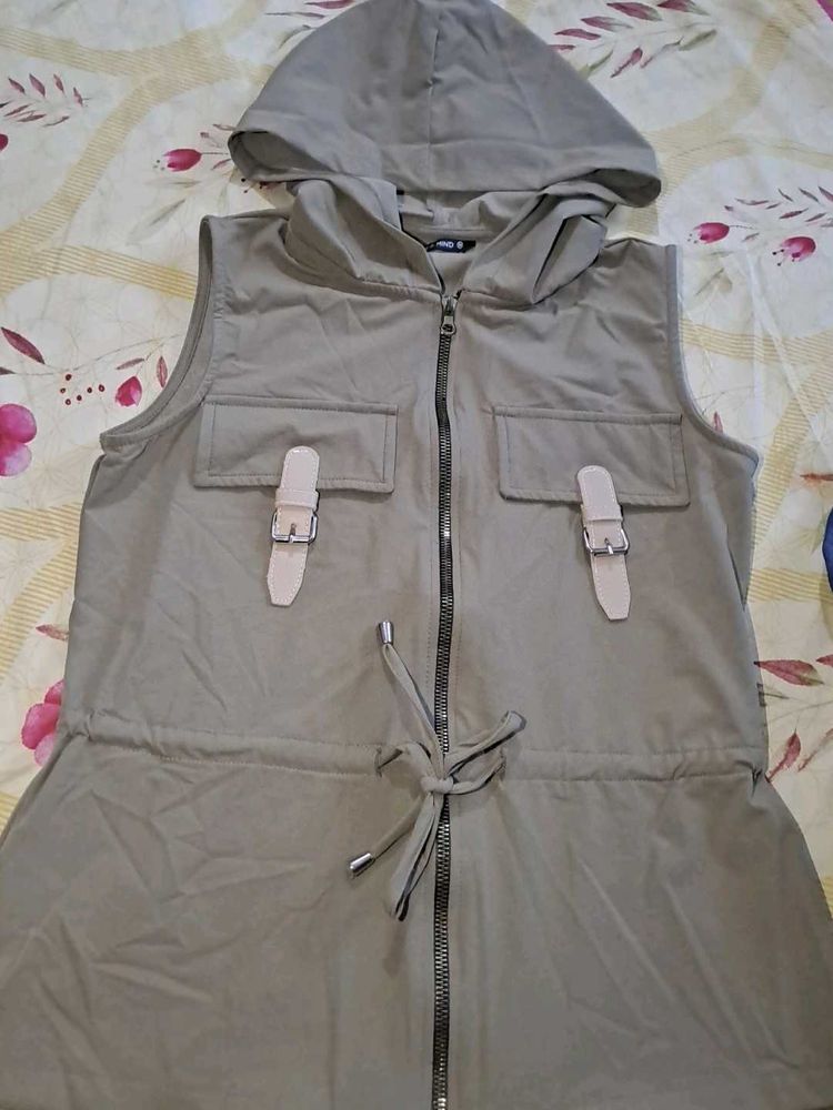 Hooded Sleeveless Vest