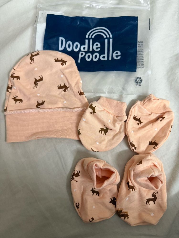 Set Of Cap Socks And Mittens For New Born
