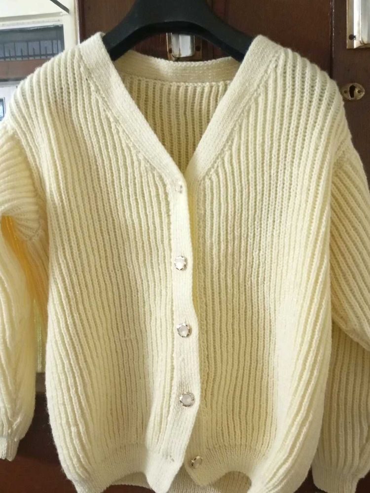 Oversized cream cardigan perfect for winter...💜✨