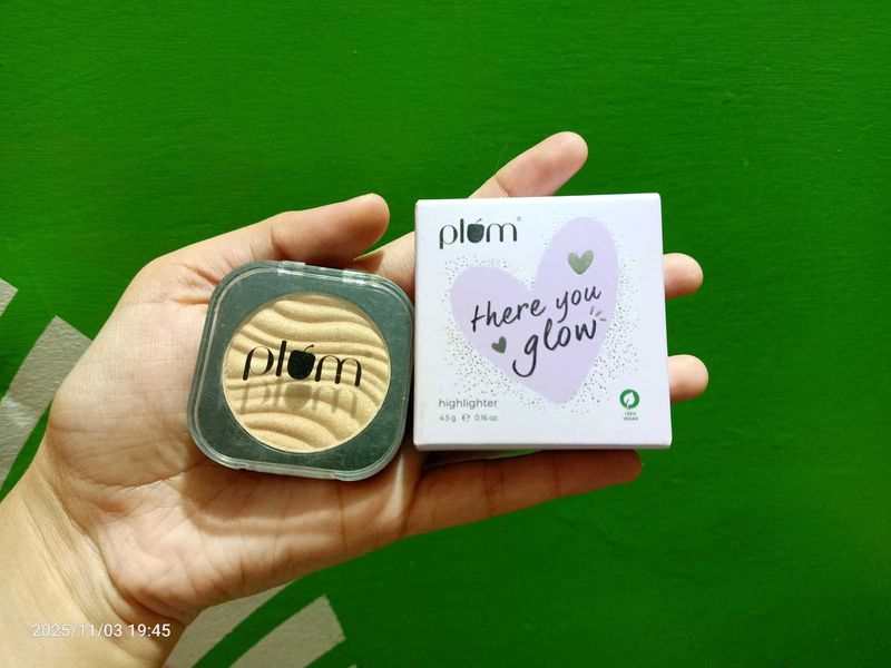 Plum There You Glow Highlighter+freebies❤️🎀