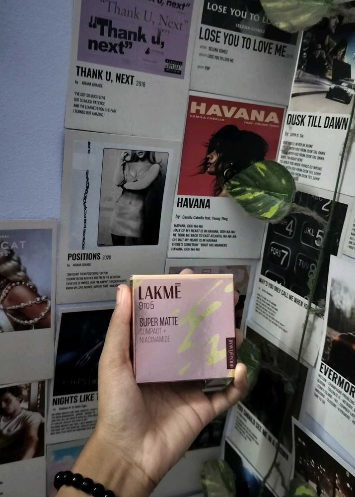 Lakme Super Matte Compact