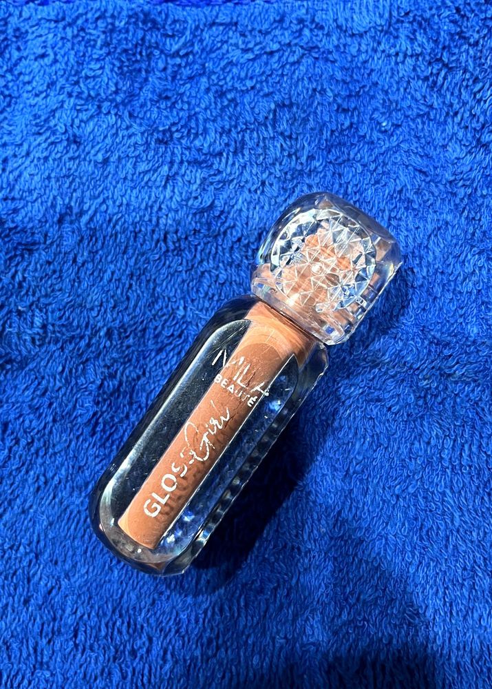 Gloss Glow Lipstick Shade : My Choice