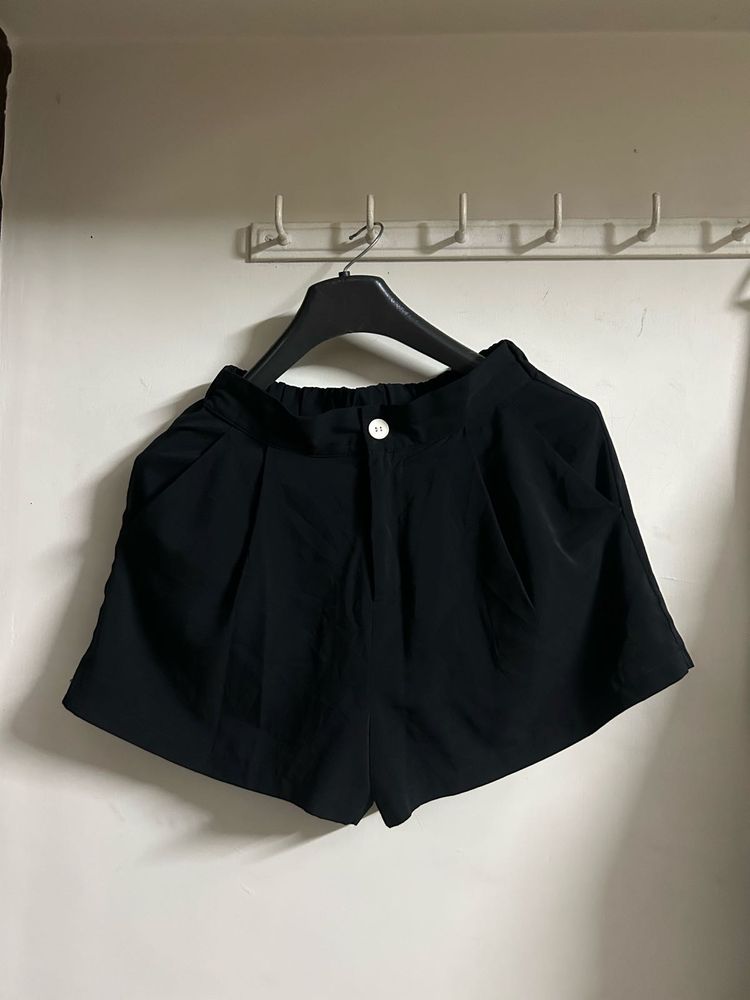 Chic Black Shorts